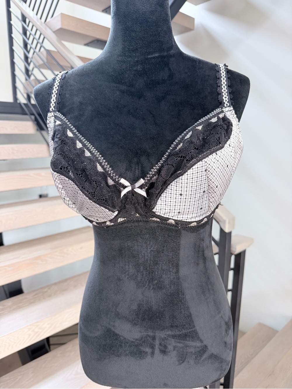 Black & White Lace Tulle Underwire Bra 40D - Picture 1 of 3